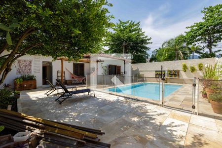 Casa de condomínio para alugar com 700m², 5 quartos e 3 vagas Casa de condomínio para alugar com 700m², 5 quartos e 3 vagasQuintal