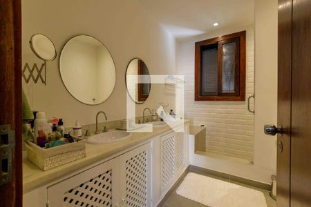 Casa de condomínio para alugar com 700m², 5 quartos e 3 vagas Casa de condomínio para alugar com 700m², 5 quartos e 3 vagasBanheiro Suíte