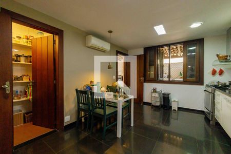 Casa de condomínio para alugar com 700m², 5 quartos e 3 vagas Casa de condomínio para alugar com 700m², 5 quartos e 3 vagasCozinha