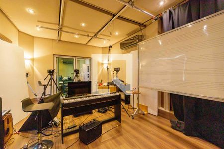 Casa de condomínio para alugar com 700m², 5 quartos e 3 vagas Casa de condomínio para alugar com 700m², 5 quartos e 3 vagasEstúdio