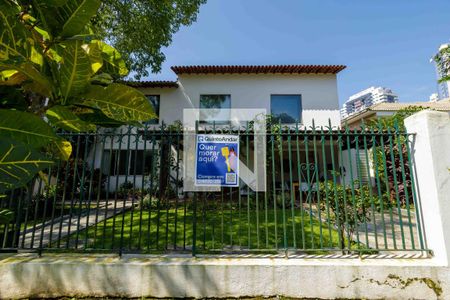 Casa de condomínio para alugar com 700m², 5 quartos e 3 vagas Casa de condomínio para alugar com 700m², 5 quartos e 3 vagasPlaquinha