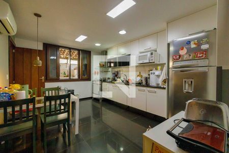 Casa de condomínio para alugar com 700m², 5 quartos e 3 vagas Casa de condomínio para alugar com 700m², 5 quartos e 3 vagasCozinha