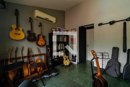 Casa de condomínio para alugar com 700m², 5 quartos e 3 vagas Casa de condomínio para alugar com 700m², 5 quartos e 3 vagasEstúdio Suíte