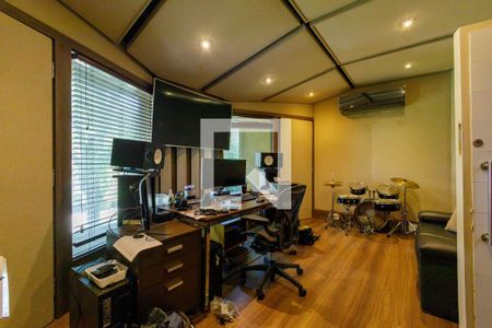 Casa de condomínio para alugar com 700m², 5 quartos e 3 vagas Casa de condomínio para alugar com 700m², 5 quartos e 3 vagasEstúdio