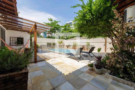 Quintal de casa de condomínio para alugar com 5 quartos, 700m² em Barra da Tijuca, Rio de Janeiro