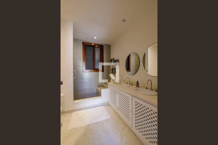 Casa de condomínio para alugar com 700m², 5 quartos e 3 vagas Casa de condomínio para alugar com 700m², 5 quartos e 3 vagasBanheiro Social