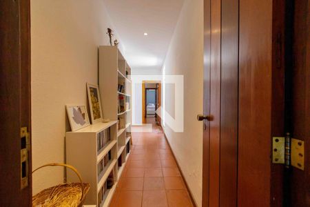 Casa de condomínio para alugar com 700m², 5 quartos e 3 vagas Casa de condomínio para alugar com 700m², 5 quartos e 3 vagasCorredor