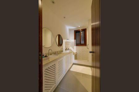 Casa de condomínio para alugar com 700m², 5 quartos e 3 vagas Casa de condomínio para alugar com 700m², 5 quartos e 3 vagasBanheiro Suíte