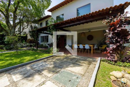 Casa de condomínio para alugar com 700m², 5 quartos e 3 vagas Casa de condomínio para alugar com 700m², 5 quartos e 3 vagasQuintal