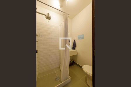 Casa de condomínio para alugar com 700m², 5 quartos e 3 vagas Casa de condomínio para alugar com 700m², 5 quartos e 3 vagasBanheiro de Serviço