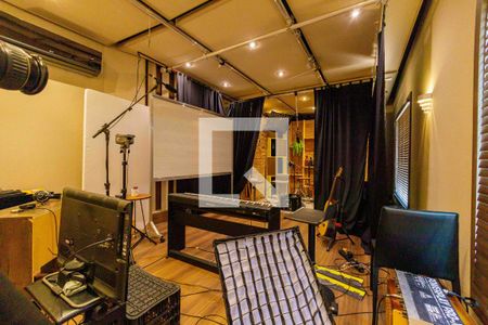 Casa de condomínio para alugar com 700m², 5 quartos e 3 vagas Casa de condomínio para alugar com 700m², 5 quartos e 3 vagasEstúdio