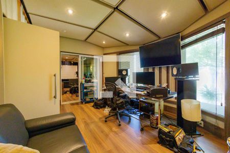 Casa de condomínio para alugar com 700m², 5 quartos e 3 vagas Casa de condomínio para alugar com 700m², 5 quartos e 3 vagasEstúdio