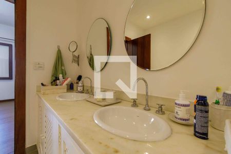 Casa de condomínio para alugar com 700m², 5 quartos e 3 vagas Casa de condomínio para alugar com 700m², 5 quartos e 3 vagasBanheiro Suíte