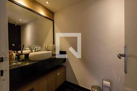 Casa de condomínio para alugar com 700m², 5 quartos e 3 vagas Casa de condomínio para alugar com 700m², 5 quartos e 3 vagasEstúdio Banheiro