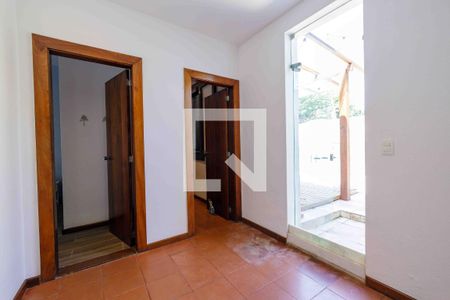 Casa de condomínio para alugar com 700m², 5 quartos e 3 vagas Casa de condomínio para alugar com 700m², 5 quartos e 3 vagasCorredor