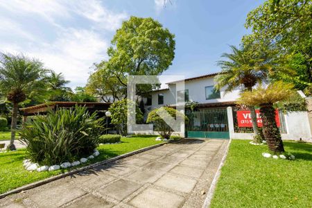 Casa de condomínio para alugar com 700m², 5 quartos e 3 vagas Casa de condomínio para alugar com 700m², 5 quartos e 3 vagasFachada