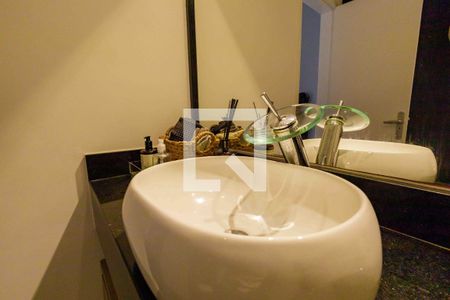 Casa de condomínio para alugar com 700m², 5 quartos e 3 vagas Casa de condomínio para alugar com 700m², 5 quartos e 3 vagasEstúdio Banheiro