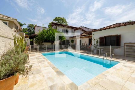 Casa de condomínio para alugar com 700m², 5 quartos e 3 vagas Casa de condomínio para alugar com 700m², 5 quartos e 3 vagasQuintal