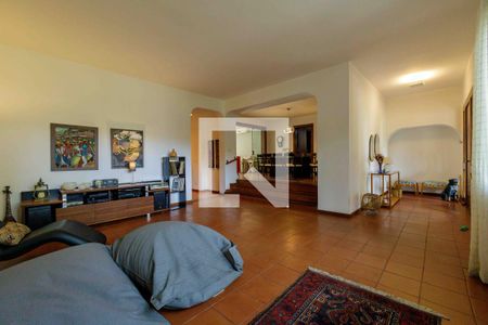 Sala de casa de condomínio para alugar com 5 quartos, 700m² em Barra da Tijuca, Rio de Janeiro