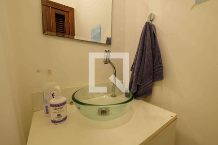 Casa de condomínio para alugar com 700m², 5 quartos e 3 vagas Casa de condomínio para alugar com 700m², 5 quartos e 3 vagasBanheiro de Serviço