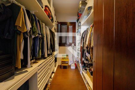 Casa de condomínio para alugar com 700m², 5 quartos e 3 vagas Casa de condomínio para alugar com 700m², 5 quartos e 3 vagasCloset Suíte