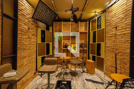 Casa de condomínio para alugar com 700m², 5 quartos e 3 vagas Casa de condomínio para alugar com 700m², 5 quartos e 3 vagasEstúdio