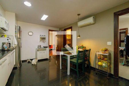 Casa de condomínio para alugar com 700m², 5 quartos e 3 vagas Casa de condomínio para alugar com 700m², 5 quartos e 3 vagasCozinha