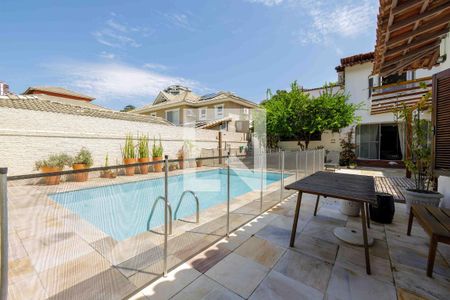 Casa de condomínio para alugar com 700m², 5 quartos e 3 vagas Casa de condomínio para alugar com 700m², 5 quartos e 3 vagasQuintal