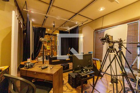 Casa de condomínio para alugar com 700m², 5 quartos e 3 vagas Casa de condomínio para alugar com 700m², 5 quartos e 3 vagasEstúdio