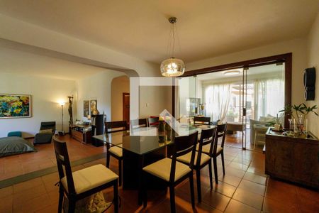 Sala de casa de condomínio para alugar com 5 quartos, 700m² em Barra da Tijuca, Rio de Janeiro