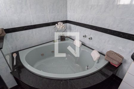 Apartamento à venda com 220m², 5 quartos e 3 vagas Apartamento à venda com 220m², 5 quartos e 3 vagasCobertura - Banheiro da suíte 2