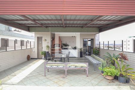 Apartamento à venda com 220m², 5 quartos e 3 vagas Apartamento à venda com 220m², 5 quartos e 3 vagasCobertura