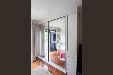 Apartamento à venda com 220m², 5 quartos e 3 vagas Apartamento à venda com 220m², 5 quartos e 3 vagasSuíte 1