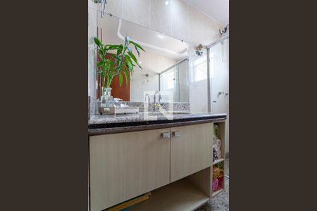 Apartamento à venda com 220m², 5 quartos e 3 vagas Apartamento à venda com 220m², 5 quartos e 3 vagasBanheiro social