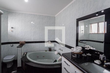 Apartamento à venda com 220m², 5 quartos e 3 vagas Apartamento à venda com 220m², 5 quartos e 3 vagasCobertura - Banheiro da suíte 2