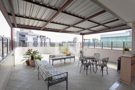 Apartamento à venda com 220m², 5 quartos e 3 vagas Apartamento à venda com 220m², 5 quartos e 3 vagasCobertura