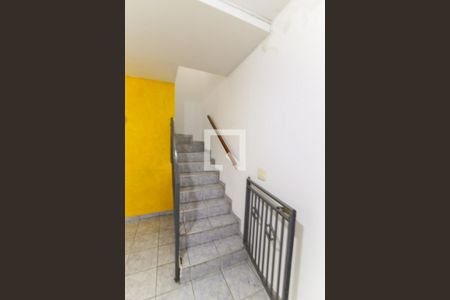 Escada de casa à venda com 2 quartos, 93m² em Vila Iasi, Taboão da Serra