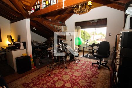 Casa à venda com 193m², 3 quartos e 2 vagasSótão