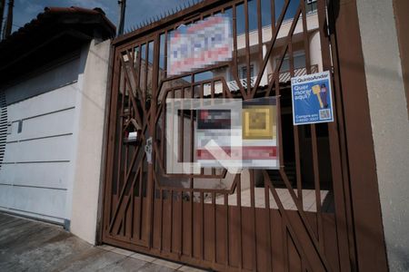 Casa à venda com 100m², 3 quartos e 2 vagas Casa à venda com 100m², 3 quartos e 2 vagasFachada