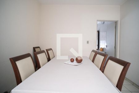 Casa à venda com 100m², 3 quartos e 2 vagas Casa à venda com 100m², 3 quartos e 2 vagasSala de Jantar