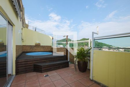 Apartamento à venda com 125m², 2 quartos e 1 vaga Apartamento à venda com 125m², 2 quartos e 1 vagaPiscina