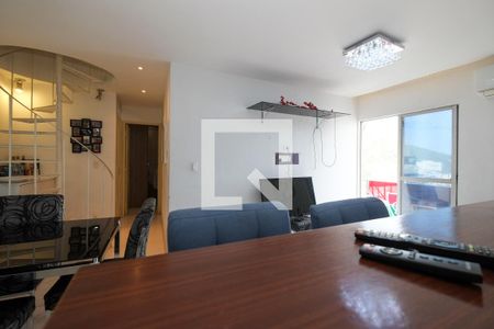 Apartamento à venda com 125m², 2 quartos e 1 vaga Apartamento à venda com 125m², 2 quartos e 1 vagaSala