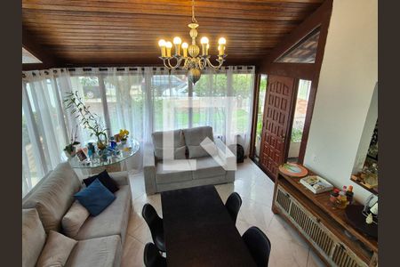 Sala de casa de condomínio para alugar com 3 quartos, 140m² em Recreio dos Bandeirantes, Rio de Janeiro