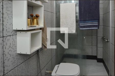 Casa de condomínio para alugar com 140m², 3 quartos e 2 vagas Casa de condomínio para alugar com 140m², 3 quartos e 2 vagasBanheiro da Suíte 1