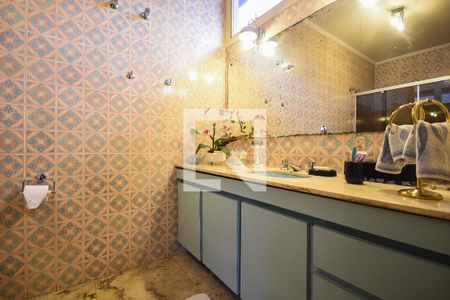 Casa à venda com 519m², 4 quartos e 4 vagasBanheiro da Suíte 2