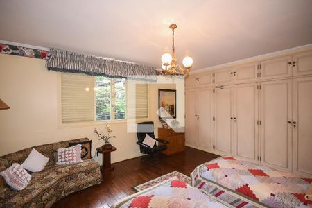 Casa à venda com 519m², 4 quartos e 4 vagasSuíte 2