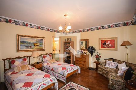 Casa à venda com 519m², 4 quartos e 4 vagasSuíte 2