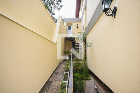 Casa à venda com 519m², 4 quartos e 4 vagasLateral