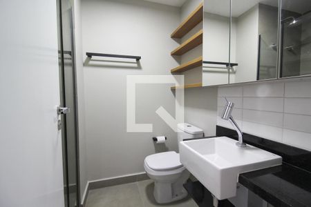 Banheiro de kitnet/studio para alugar com 1 quarto, 25m² em Indianópolis, São Paulo