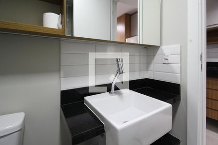 Banheiro de kitnet/studio para alugar com 1 quarto, 25m² em Indianópolis, São Paulo